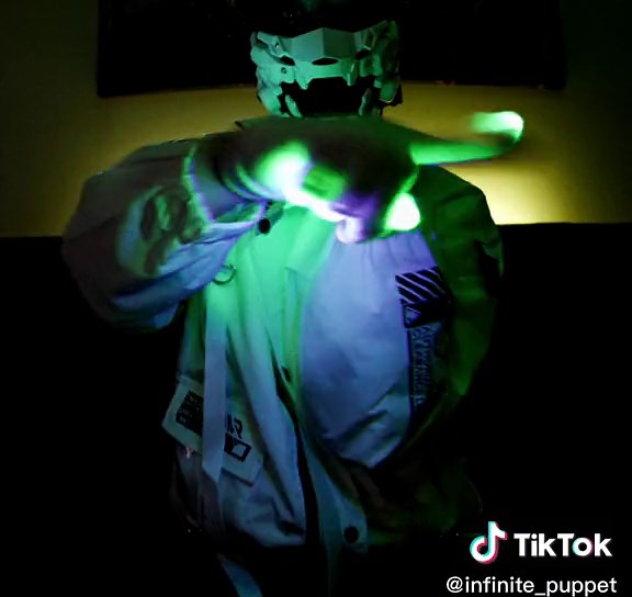 Espectáculo de luces: Boy goes sparkle sparkle