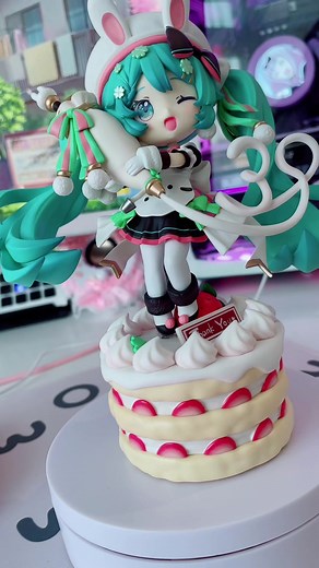 Hatsune Miku 39 Figure Unboxing and Review