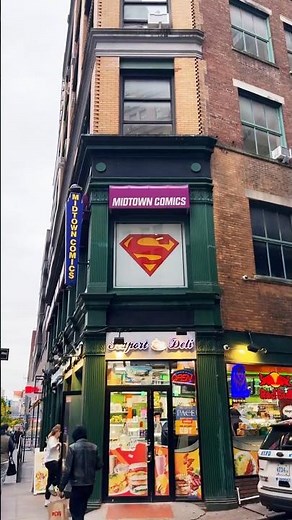 CHECKING OUT MIDTOWN COMIC DOWNTOWN LOCATION IN NYC #comics #nyc #statues #midtown #shorts #marvel