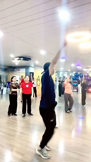 Dance Lessons with Hoang Hiep - Online TikTok Dance Trends