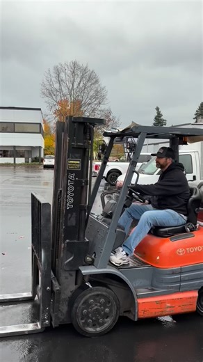 Your solar panels have arrived! We work hard here at Sunward Power to make going solar a breeze for you! Dolly gets it. • • • • • • • • • • #solarpanelsinstallation #solarpower #solarpanels #solarenergy #pnw #portland #portlandoregon #dolly #dollyparton #work #workhard #workworkworkworkwork #solarpanel #solarpower #forklift #truck #fun #funny #call #us #today #oregon #smallbusiness #love #it #family #jokes #party #businessowner | Sunward Power