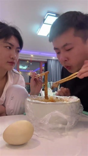 Spicy Hot Pot First Bite Surprise! Missed My GF's Reaction