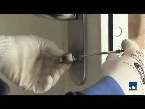 Montaggio maniglieria DI.BI. Porte Blindate S.r.l.