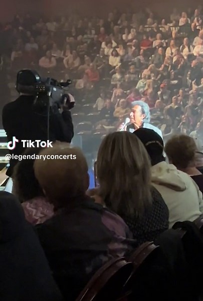 Tony Orlando's Final Concert - Andy Kim Performs 'Sugar, Sugar'