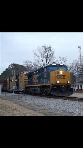 CSX M409-22 thunders past Downtown Micro NC 12/23/25