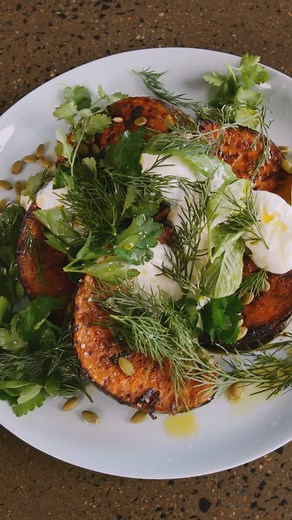 Leftover pumpkin? It’s perfect for salads, pasta, and soup! Try my go-to spicy roast pumpkin salad. Download @savefulorg and get inspired with more creative ways to make the most out of your leftovers using my recipes. Roasted pumpkin, yoghurt, & pepitas Serves 4 as a side Prep time 10 minutes Cooking time 50 minutes Ingredients 1/2 japanese pumpkin, cut into long even sized wedges, skin on 50 ml olive oil 1 tsp cumin ground 1 tsp chilli flakes 1 tsp coriander ground 1 tsp paprika sweet Salt and