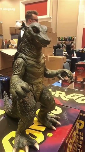 Gorgo makes a break for it!