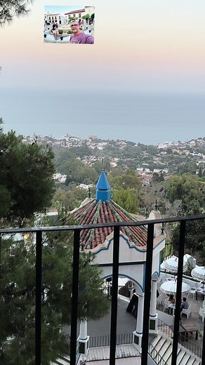 Pueblo Benalmádena est un charmant village côtier en Espagne, offrant une architecture traditionnelle, des ruelles pittoresques et une vue imprenable sur la mer Méditerranée. #Benalmádena #Espagne #villagelife #zaki_jamal @ysn.barber @Familia Abdelkader @zaki Espagne