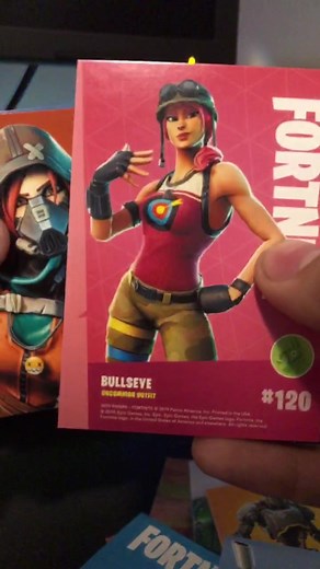 Unboxing Pack 19 of Fortnite Panini Cards | Epic Games Box Break