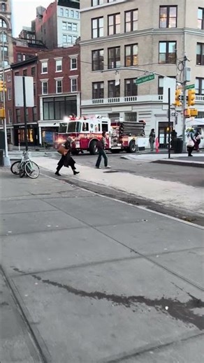 FDNY Engine 5 “Godzilla” Arriving On Scene Union Square