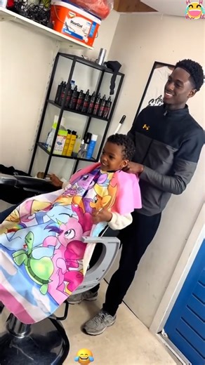 Barber shop cloak prank. . . . . #Foryou #fyp #funny #cloak | V7h5wjvah9