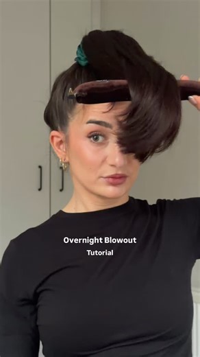 Selin on Instagram: "Easy @overnightblowout rods tutorial for beginners 💖🎀 #overnightblowout #heatlesscurls #hairtutorial #heatlesshairtool #blowoutrods"