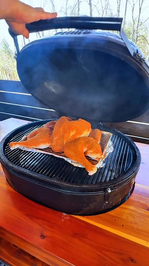 Cajun Spatchcock Turkey on the Primo Ceramic Grill! 🦃🔥 Brined with the HowToBBQRight Cajun Ultimate Brine Kit and cooked at 300–325° for about 2 hours. Juicy, flavorful, and absolutely perfect. Cajun turkey done RIGHT! 👌🔥 ⸻ 🔖 Hashtags #BentleyBBQ #CajunTurkey #SpatchcockTurkey #PrimoCeramicGrills #HowToBBQRight #UltimateBrineKit #TurkeyTime #HolidayCooking #BBQTurkey #CeramicGrillCooking #TheGoodCharcoal #KickAshBasket #BackyardBBQ #BBQCommunity #BBQLife #JuicyTurkey #ThanksgivingVibes | be