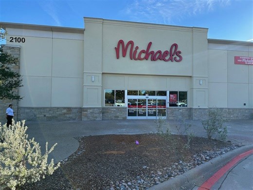 Michaels hosts holiday-themed grand opening in Allen, Texas
