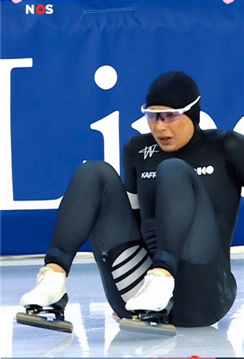 Jutta Leerdam is not sure of an olympic place anymore.but Jake Paul will always be Jutta’s biggest fan. Let’s hope for the best after the fall#jakepaul #skating #speedskating #juttaleerdam #OKT