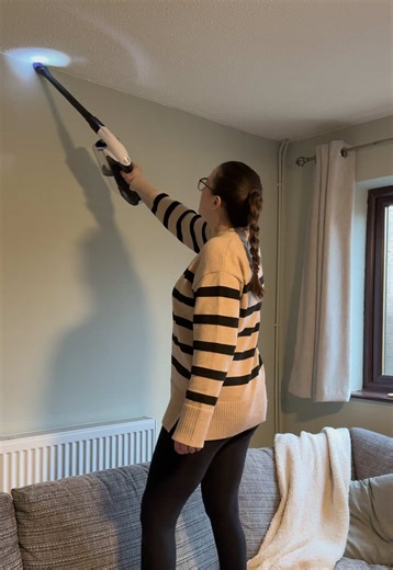 I’ve been trying out the @Gtech UK Multi Platinum Cordless Vacuum and it has definitely impressed me! It’s so lightweight which is brilliant for the kids to be able to clean up their own mess! It’s got a 30 minute run time which is incredible for a handheld! It has scented cartridges included and you can really smell it when it’s been used. I love the LED light as it helps illuminate any hidden dirt. Ad | Use my code MUMMYCLEANS for 15% off on the Gtech website ✨ . . #cleaningmotivation #cleanin