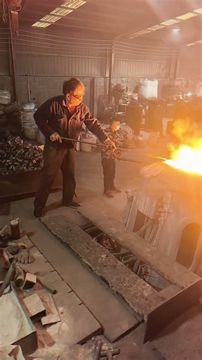 #Foundry#IronMelting#MetalPouring#MetalCasting#FactoryManufacturing#MetalProcessing#