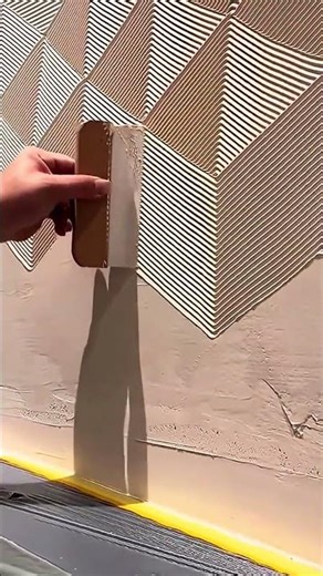 Neat plastering process of beautiful patterns on the house internal wall