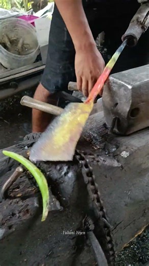 Watch How Tengquits Are Bent and Shaped by Blacksmiths! #blacksmith #skills #handmade #metalworking