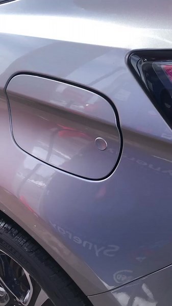 Fuelling up has never been easier. ⛽️ . With new Ford models, just push on the gas door and it’ll open right up - no more need to reach for the button in the cab. . The Easy Fuel capless fuel filler feature eliminates the twist-off gas cap. Just stick the fuel nozzle right in and starting gassing up. When you remove the nozzle, the spring-loaded latch will snap closed. . Now all we need is for the price of gas to stay low and we’ll be ready to roll. 🚗💨 . . . . . #ford #fordcanada #gas #fordedg