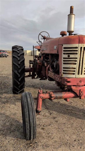 🚜 This McCormick Farmall 400 Tractor is ready for a new home! Don’t miss this one 👀 Bidding closes November 19 📞 Questions? Call 403-901-6481 Start bidding at BIDWILD.CA #OnlineAuction #FarmEquipment #Farmall400 #TractorAuction #BidWild | Wild Rose Auction Services
