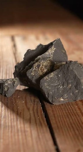 Hidden Gold Found Inside Hard Rock – Satisfying Break #goldmining #goldsmith #goldjewelry