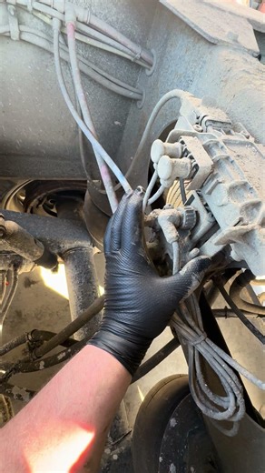 Leaking air brake valves?watch this before replacing the Valve!!!! #truck #mechanic #diesel #trailer
