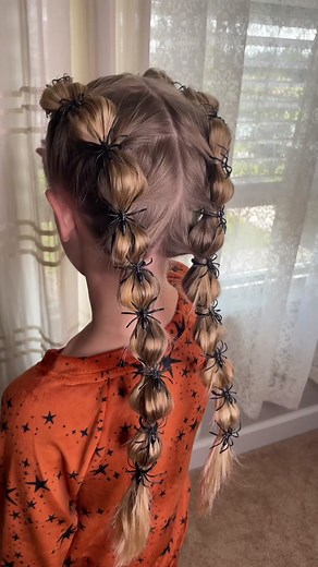 🧡🕷HALLOWEEN HAIR TUTORIAL🕷🧡 this was SO cute and held so well! The spiders are so easy to put in and take out if you use spider rings, and the elastics pop out with a little essential oil with you’re done! #halloweenhair #kidshairstyles #halloweenhairstyles #bubblebraids #halloweenhairtutorial