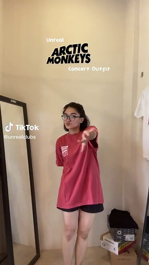 Cozy Arctic Monkeys Oversized T-Shirt Outfit | Unreal Tonight!