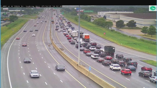 Semi-truck crash blocks traffic on I-480