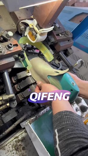 Qifeng auto- cementing toe lasting machine#shoe lasting machine#shoes manufacturing machine#máquina para montar zapatos#машина для затяжки обуви#آلة تلميع الأحذية#Maquina para fabricar zapatos#машина для производства обуви#ماكينة تصنيع الاحذية