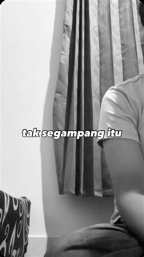 Kholis on Instagram: "tak segampang itu by anggi marito #lyrics #indomusikgram #cover"
