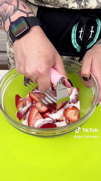 Easy Strawberry Angel Food Cake Recipe