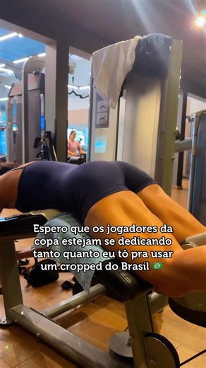 GGMonteiro on Instagram: "Se aquele cropped soubesse o que eu tô fazendo… #brasil #futebol #copadomundo #copa #esporte"