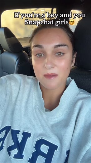 Annabelle Gesson on Instagram: "For all the boys that have Snapchat💁🏼‍♀️"