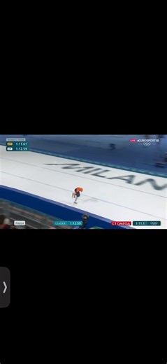 Ik kan daar echt van genieten. En ja, daar word ik ook emotioneel van. De overwinning van Jutta Leerdam op de 1000 meter. Goud. Niet alleen vanwege de tijd. Niet alleen vanwege de medaille. Maar vanwege alles wat eraan voorafging. Zoveel oordelen. Zoveel meningen. Zoveel ruis van buitenaf. En dan tóch daar staan. En dan zó presteren. Dat vraagt meer dan talent. Dat vraagt vakmanschap. Discipline. Keihard trainen als niemand kijkt. En blijven staan als iedereen iets van je vindt. Wat een vakvrouw