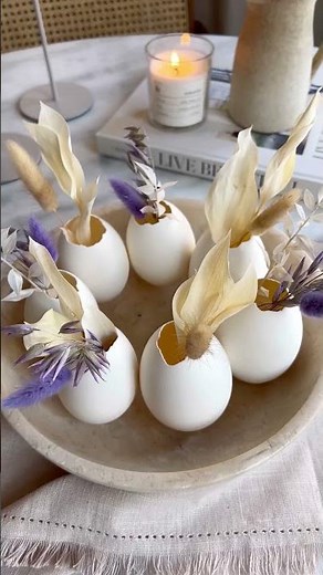 Easter table decor idea | DIY eggshell centerpiece with dried flowers 🐥