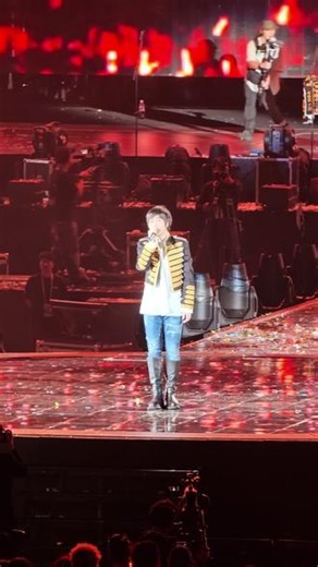 谁让你唱说不好哭的😭原本我都没觉得很伤感#五月天北京鸟巢演唱会 #五月天 #MDBJ #五月天阿信 #5525五月天回到那一天巡回演唱会