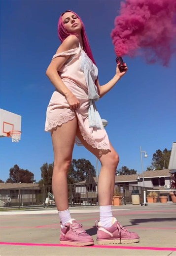 Pink is a state of mind. Behind the scenes with @ADÉLA wearing the Lowmel in Dusty Orchid 💖 #UGG