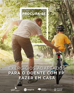Hoje, o Fisioterapeuta Rui Sousa mostra-lhe alguns exercícios de aquecimento que pode fazer em casa para melhorar a capacidade respiratória e também a sua condição física, de modo a enfrentar melhor as tarefas do dia a dia. ​ ​💪 Porque mesmo quem tem Fibrose Pulmonar, apesar das condicionantes, deve praticar a atividade física que conseguir! ​ Está provado que o exercício nos faz sentir melhor, física e mentalmente. Precisa de mais alguma desculpa para ver o vídeo? ​ Assista já e comece hoje a 