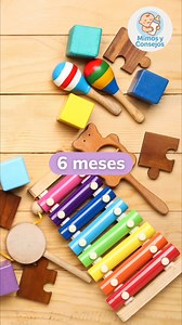 👶✨ CÓMO VEN LOS BEBÉS MES A MES 👀💞 La visión de los bebés evoluciona rápidamente durante el primer año, y cada etapa es clave para su desarrollo visual y cognitivo 🧠🌈. Mes a mes: 0-1 mes: Ven formas grandes y contrastes fuertes; colores apenas perceptibles ⚫⚪ 2-3 meses: Empiezan a seguir objetos con la mirada y diferenciar algunos colores 🌈 4-5 meses: Reconocen caras familiares y colores más brillantes 😍 6-7 meses: Mejora la percepción de profundidad y distancia 📏 8-9 meses: Coordinación