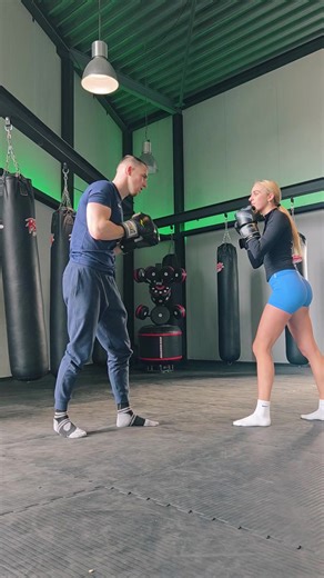 Hij zou het even voordoen. #kickboksen #gym #fitness #training #voorjou