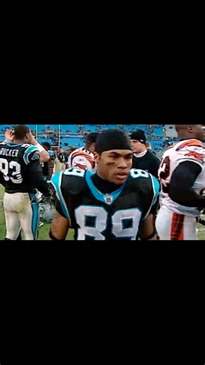 December 8, 2002: The Panthers outgun the Bengals 52–31 at Ericsson Stadium in one of the wildest games of the season. Steve Smith delivers a historic performance with TWO punt return touchdowns (87 & 61 yards) plus a 31-yard receiving score, racking up 313 all-purpose yards and completely flipping the game with special teams dominance. #CarolinaPanthers #SteveSmith #NFL2002 #PanthersHistory #NFLHighlights #EricssonStadium #KeepPounding #NFLThrowback #SpecialTeams #FootballHistory #Week14 #Panth
