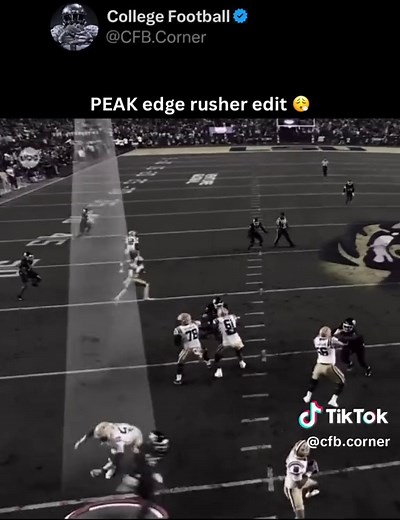 Follow to join 229k other football fans on our mission to build the largest football community on TikTok 🤝🏽 #CollegeFootball #Football #CFB (via: aggie_edits12/IG)