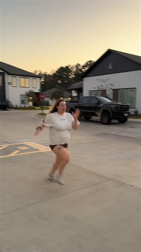 Alexis & Chandler Smith on Instagram: "Yall think she’s coming tonight?👀💖😭 #reels #couples #explore #couplegoals #funny #pregnant #thirdtrimester"