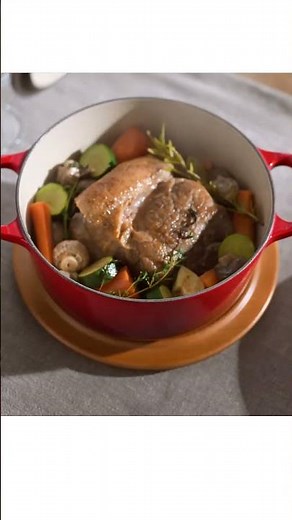 「煮る」「焼く」「蒸す」「炊く」「揚げる」をひとつの鍋で。 #ルクルーゼ #lecreuset