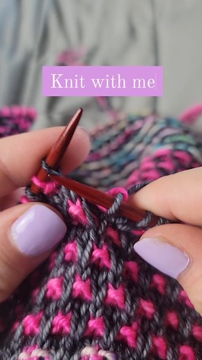 Katie | Knitting & Oils on Instagram: "🧶 Knit with me! 🧶 The color changes on this project make it so easy to keep knitting on. Double tap if you love watching other people knit 💖"
