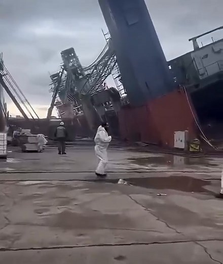 Drydock Disaster 🚢⚓⚓ Sail Marine #offshore #sailing #sailboat #merchantnavy #marineworld #voyage #ocean #navigation ⚓ | Sail Marine