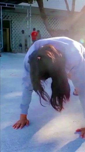 Push-Ups in Spanish! ‪@realnanaprempeh‬