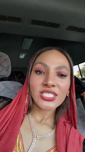 @B E L L I S S I M O 🍉 did you notice the part, “acting so damn mysterious” & boom a stranger passes by 🤭. Anyways,i just wanna say the pantomime; 10/10! 🎯. The typer fun we have 🥰. Alhamdulillah 🙏.